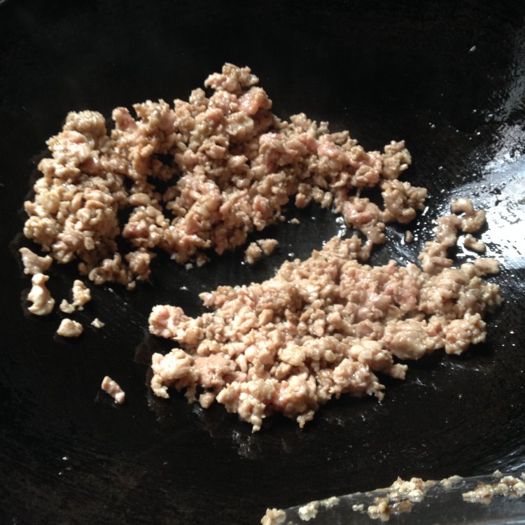 鸡蛋肉末炒面步骤3