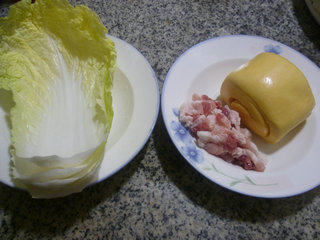 白菜肉丝炒玉米馒头步骤1