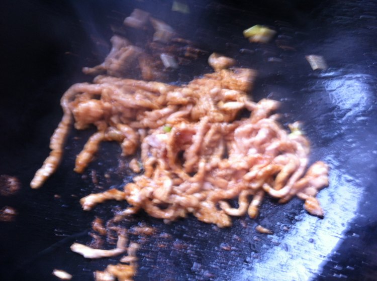 白菜胡萝卜炒肉步骤3