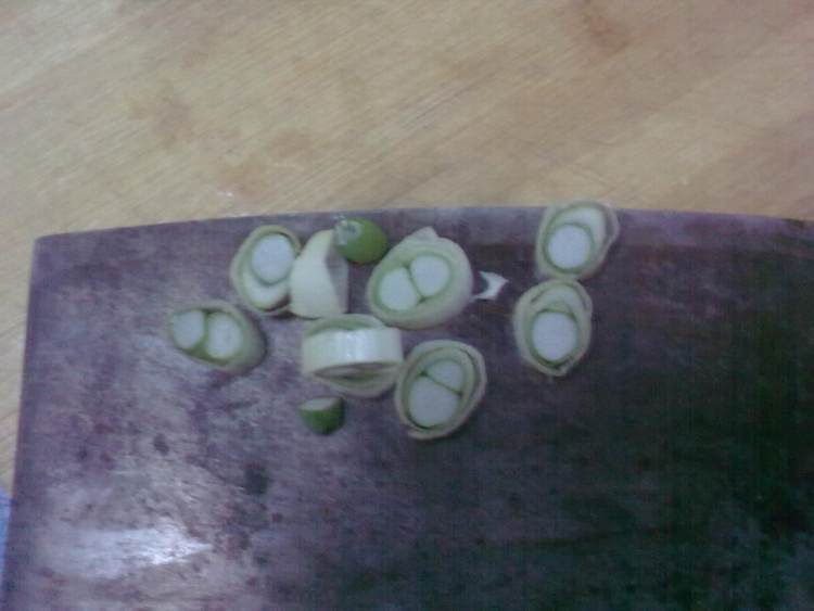 砂锅骨汤野蘑炖粉条步骤5