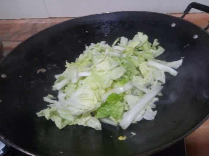 黑白菜鸡蛋炒粉步骤4