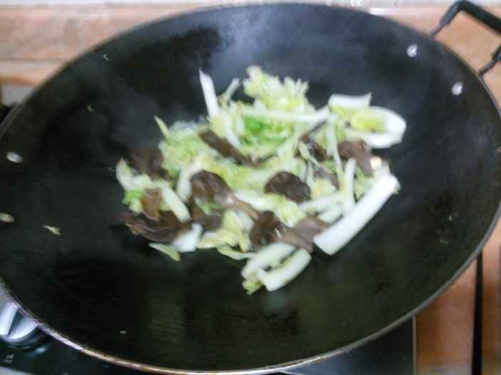 黑白菜鸡蛋炒粉步骤6
