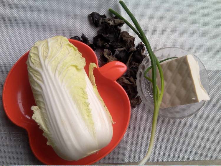 豆腐黑白菜步骤1