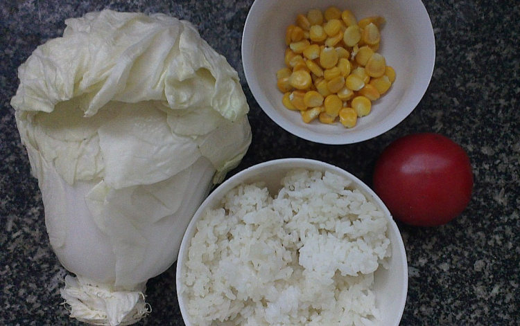 番茄玉米炒饭步骤1