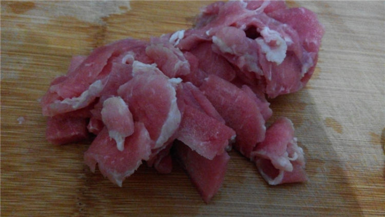 白菜土豆煮面片步骤1