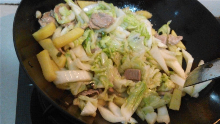 白菜土豆煮面片步骤12