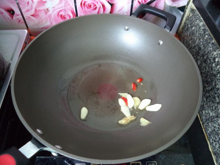 炒黑白菜步骤4
