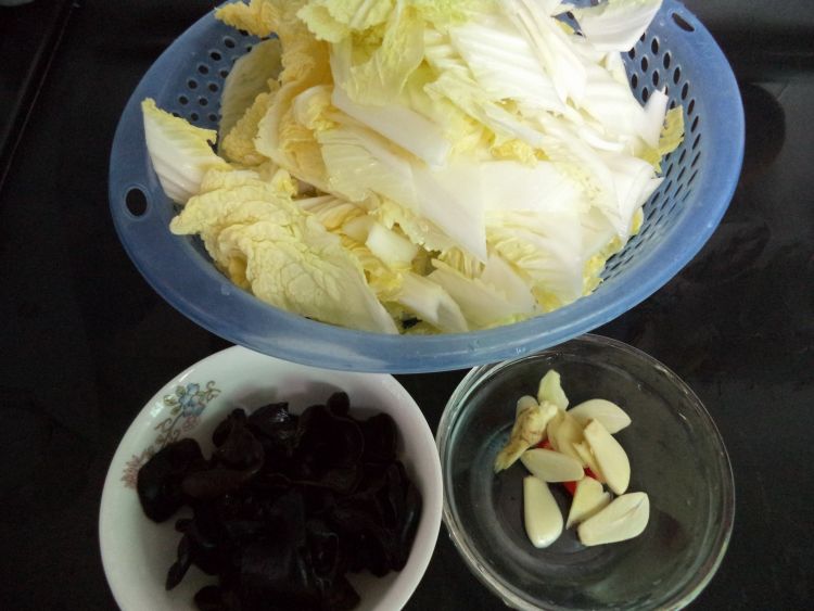炒黑白菜步骤3