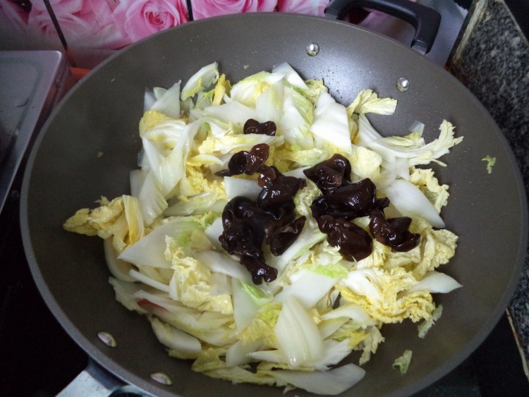 炒黑白菜步骤6