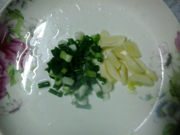 蒜香白菜步骤1