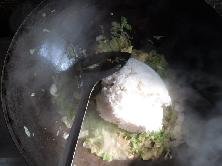 白菜蛋炒饭步骤8