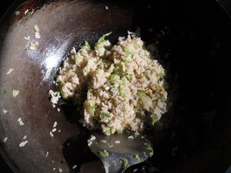 白菜蛋炒饭步骤9