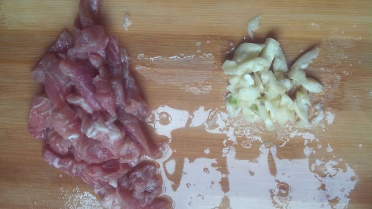 香菇白菜炒肉步骤1