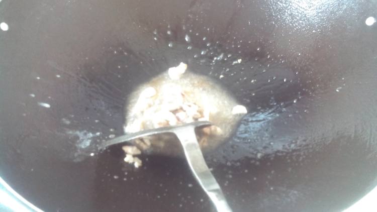 香菇白菜炒肉步骤3