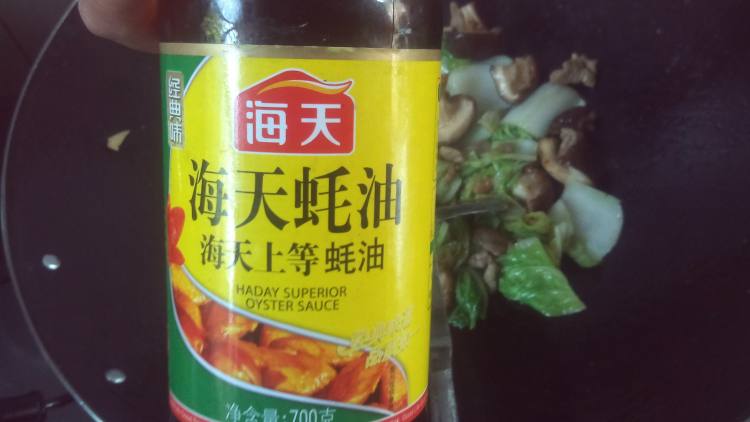 香菇白菜炒肉步骤5