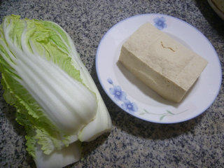 冻豆腐白菜步骤1