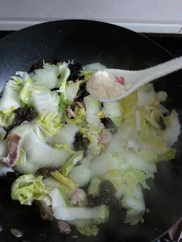 瘦肉炒黑白菜步骤10