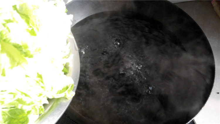 白菜木耳炒肉丝步骤6
