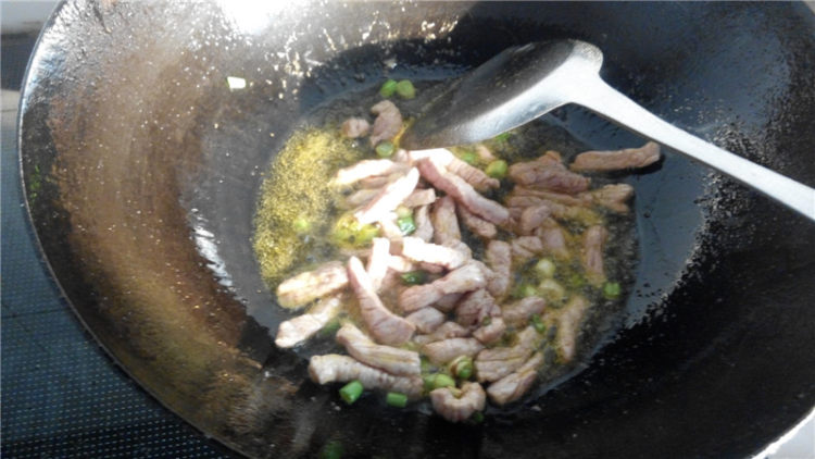 白菜木耳炒肉丝步骤13