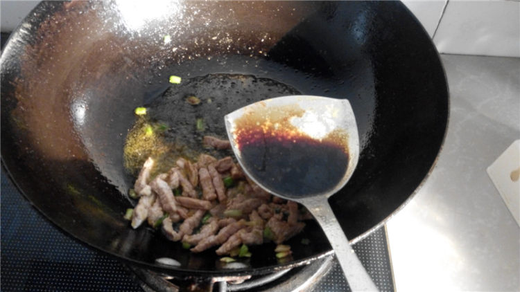 白菜木耳炒肉丝步骤14