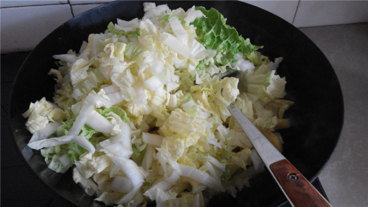白菜土豆炖猪肘步骤9