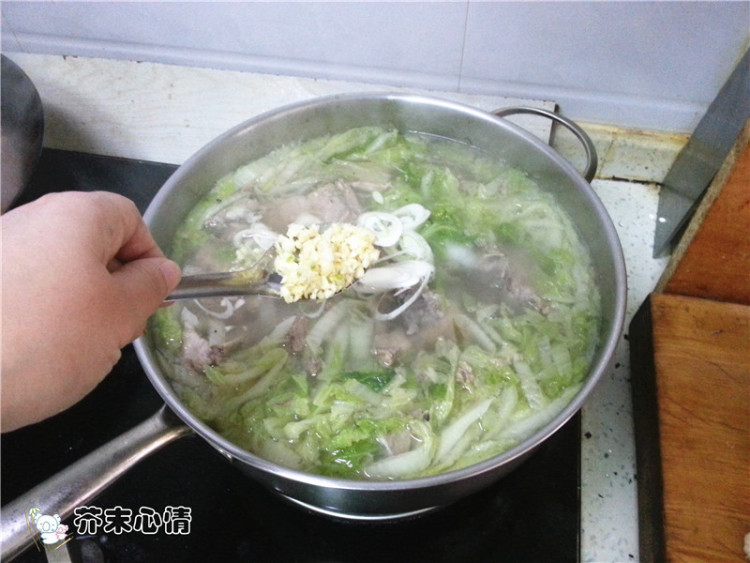 白菜排骨汤步骤8