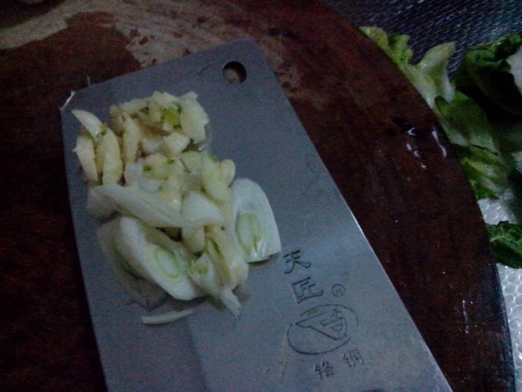 农家白菜炒土豆片步骤3