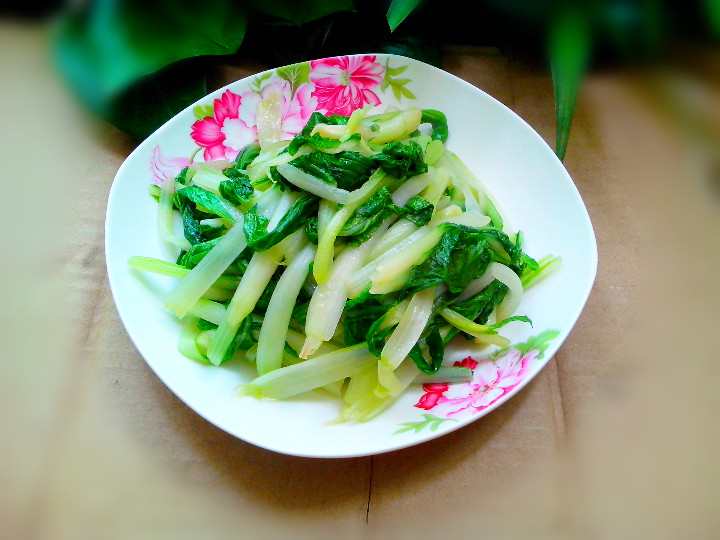 蒜香小白菜步骤7