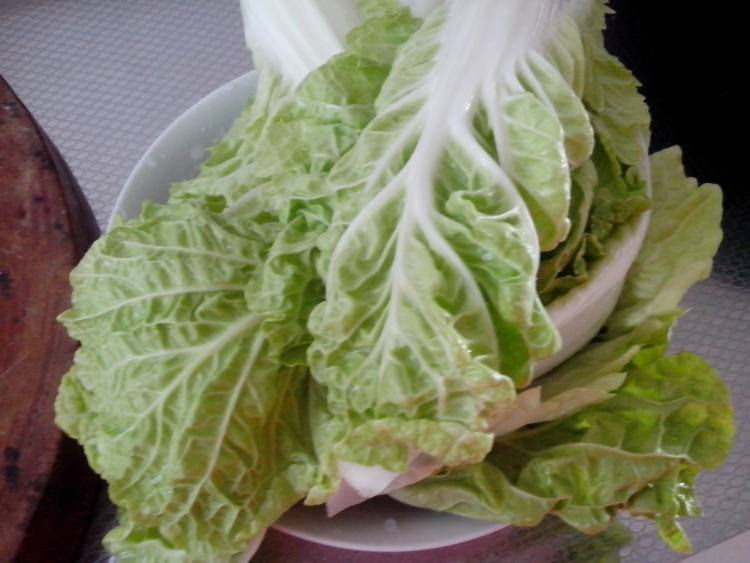 农家白菜炒木耳步骤1