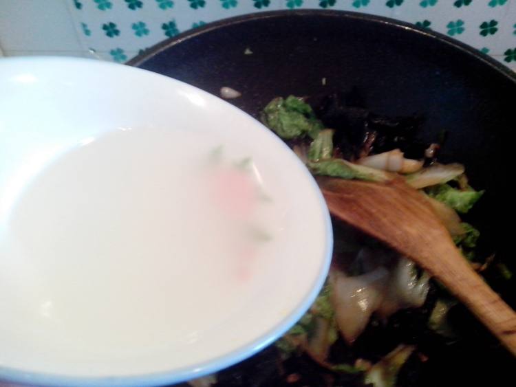 农家白菜炒木耳步骤10