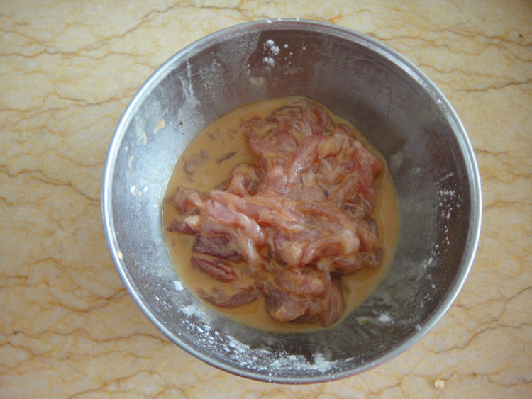 豆豉烂糊肉丝步骤3