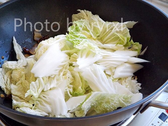 五花肉木耳炒白菜步骤7