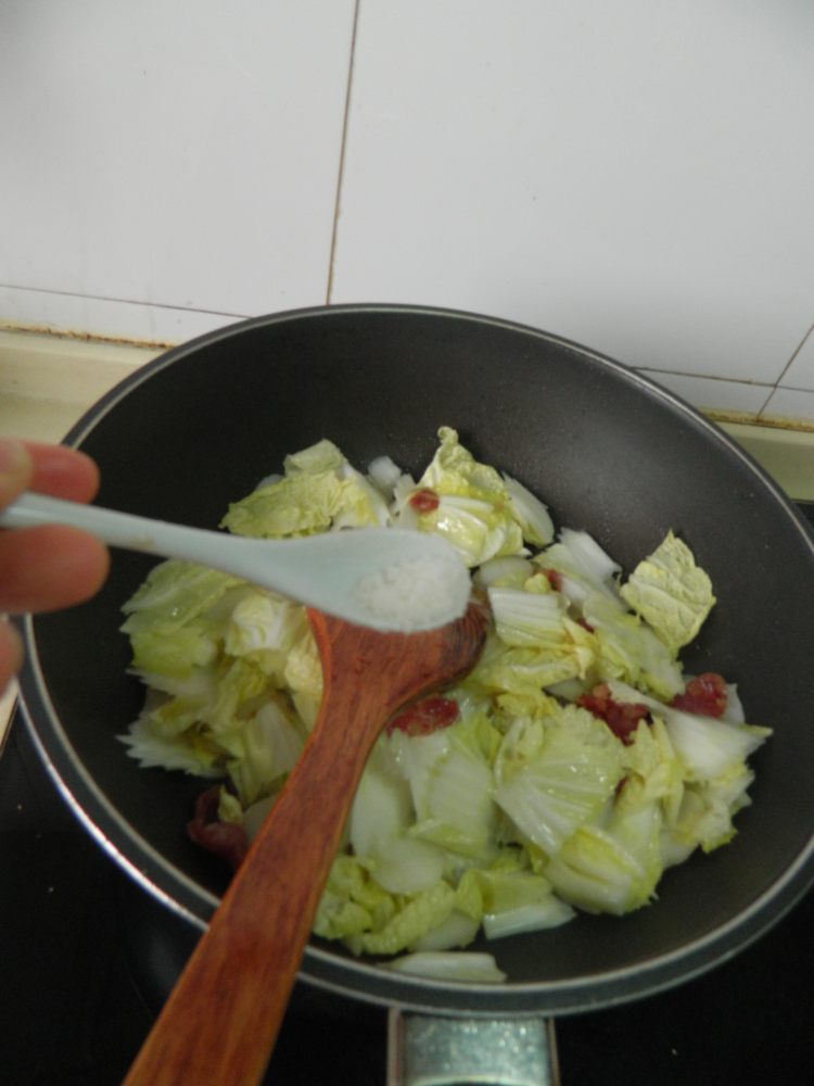 白菜腊肠炒年糕步骤7