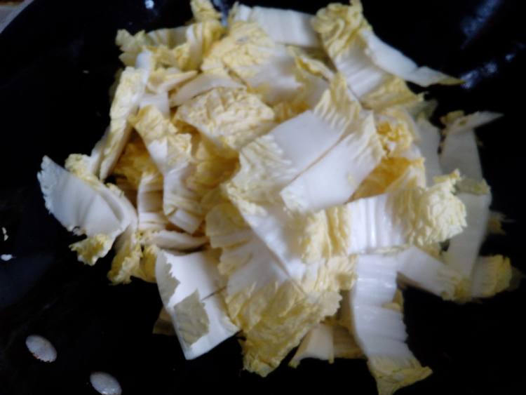 白菜炖油豆腐步骤3