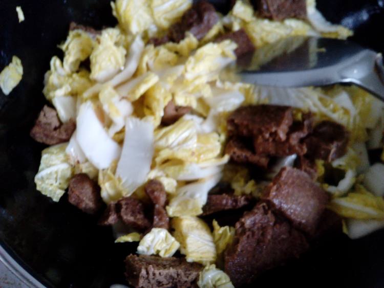 白菜炖油豆腐步骤6