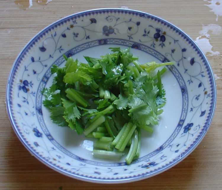 白菜拌木耳步骤6