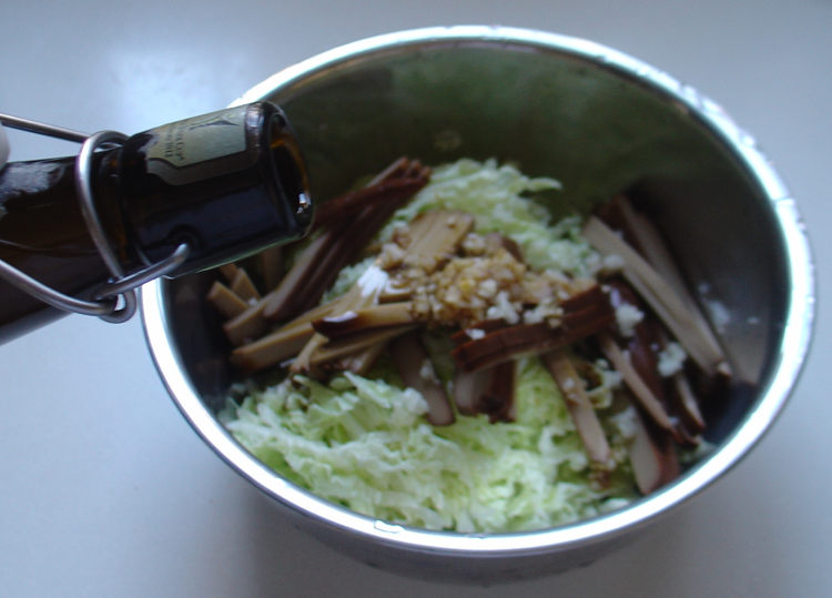 鸡蛋干拌白菜步骤11