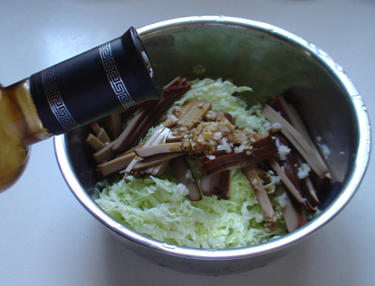 鸡蛋干拌白菜步骤10