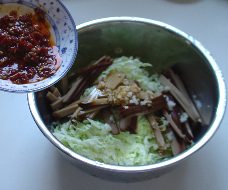 鸡蛋干拌白菜步骤12