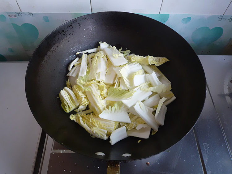 白菜炖豆腐丸子步骤7