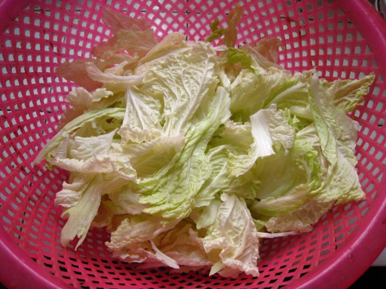 西红柿炒白菜步骤1