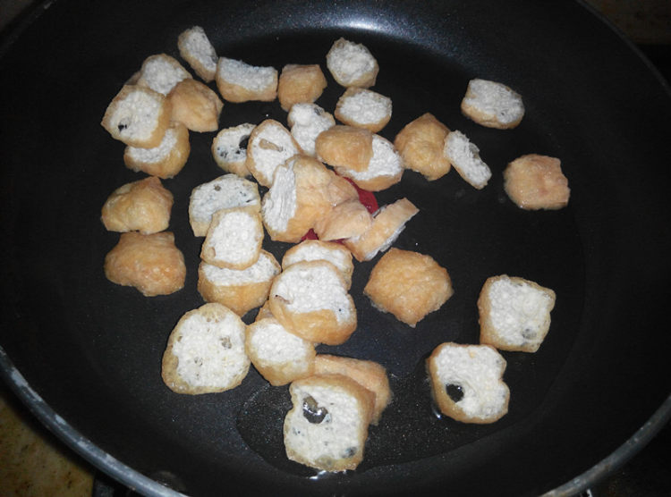 白菜炒油豆腐步骤2