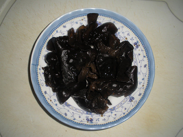 醋溜木耳白菜步骤2
