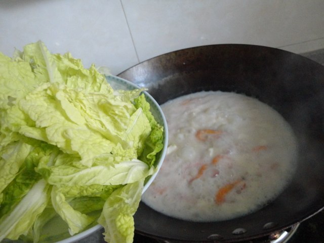 白菜豆腐鲜虾汤步骤6