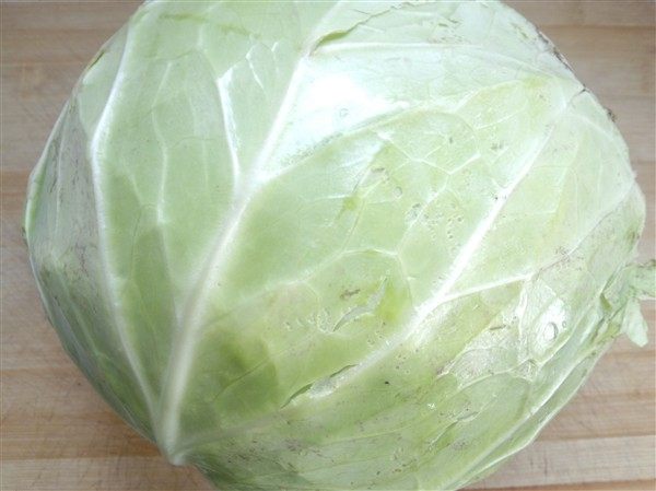 剁椒冻豆腐炒白菜步骤1