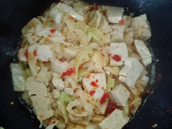 剁椒冻豆腐炒白菜步骤6