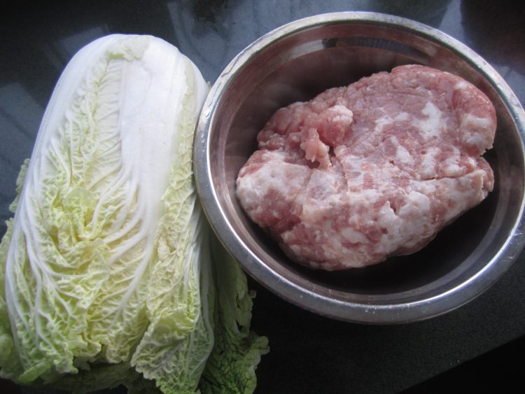 鲜肉白菜蒸饺步骤1