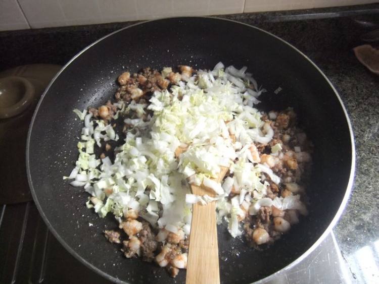 虾仁白菜肉酱面步骤8