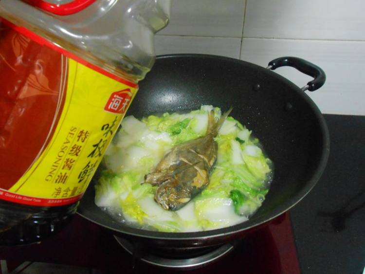 白菜煮鱼步骤10