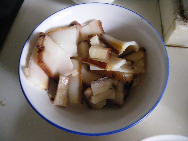 肥肉炒白菜步骤2